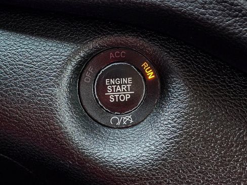 Used 2023 Jeep Cherokee Altitude Lux image 22