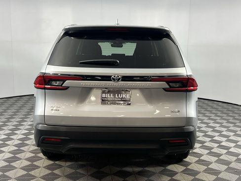 Used 2025 Toyota Grand Highlander AWD image 8