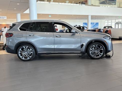 Used 2026 BMW X5 xDrive40i w/ Climate Comfort Package AWD/4WD image 4