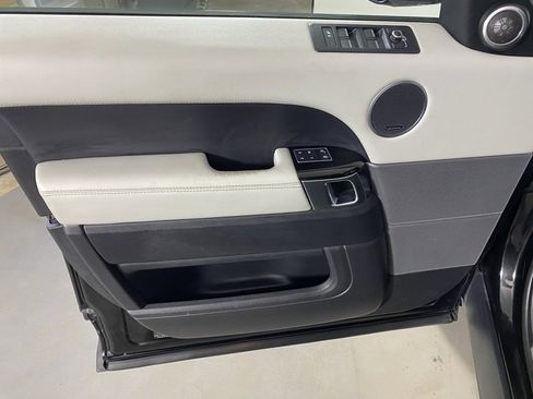 Used 2016 Land Rover Range Rover Sport HSE image 13