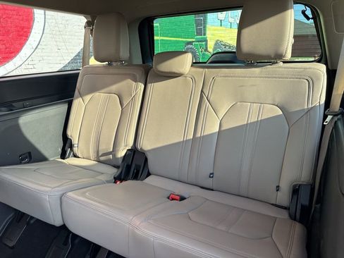 Used 2023 Ford Expedition Max Limited image 21