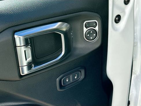 New 2026 Jeep Gladiator Willys AWD/4WD image 18