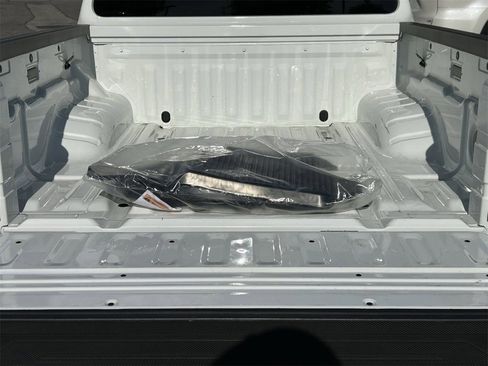 Certified 2025 Nissan Frontier S image 12