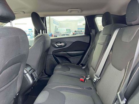 Used 2016 Jeep Cherokee Latitude image 10
