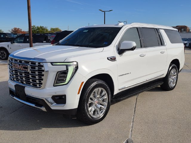 Used 2025 GMC Yukon XL Denali AWD/4WD image 9