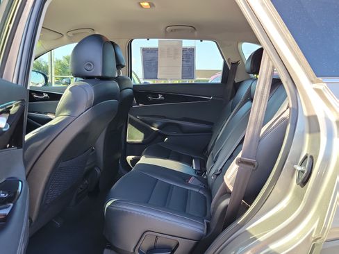 Used 2018 Kia Sorento EX FWD image 12