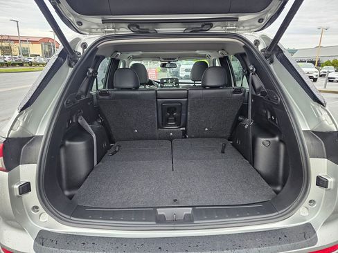 Used 2022 Mitsubishi Outlander SE image 11