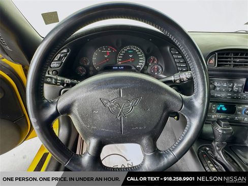 Used 2004 Chevrolet Corvette Coupe w/ Roof Package image 11