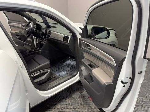 Used 2022 Volkswagen Atlas Cross Sport SE image 21