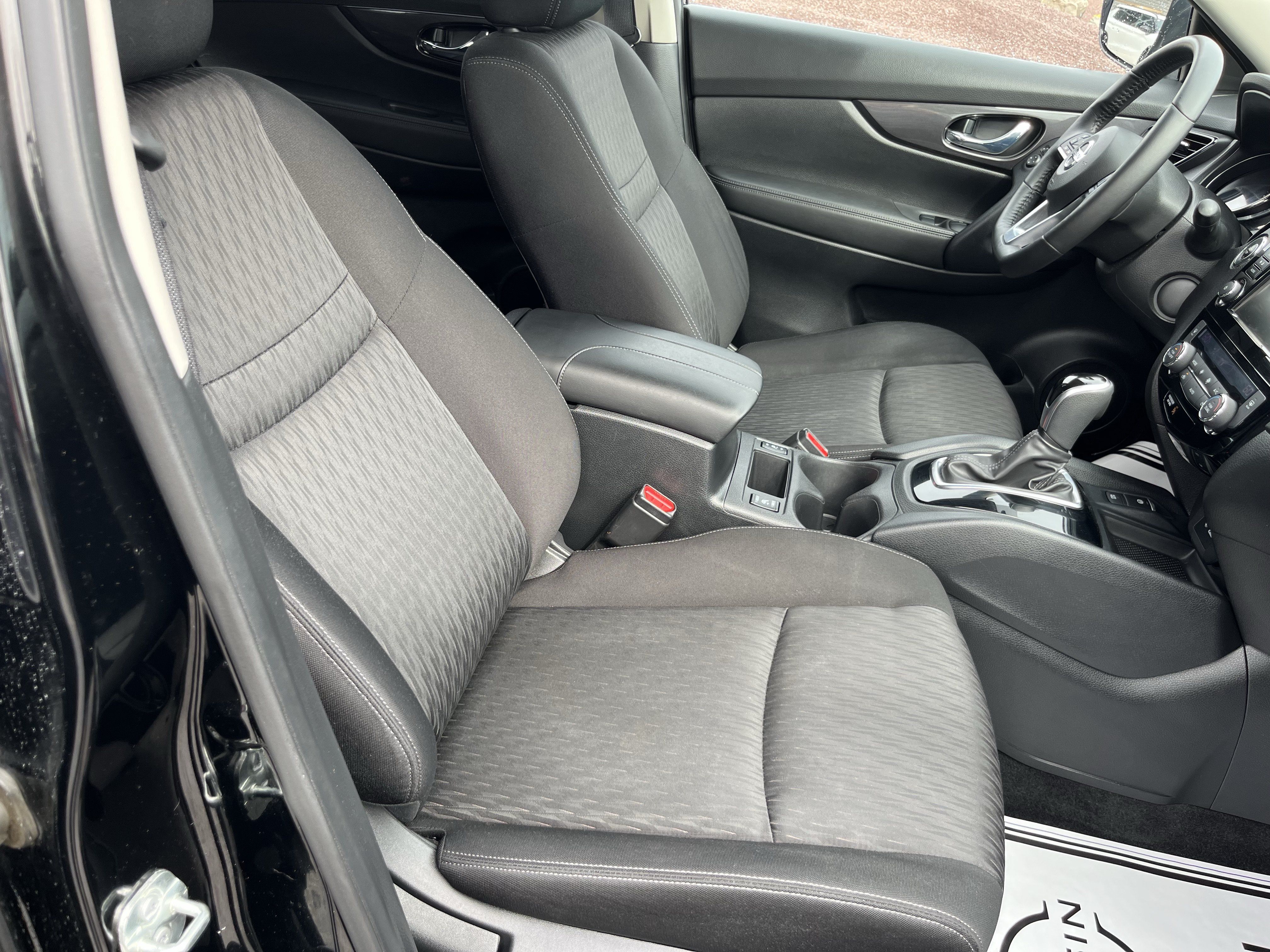 Used 2019 Nissan Rogue SV w/ Premium Package AWD/4WD image 3