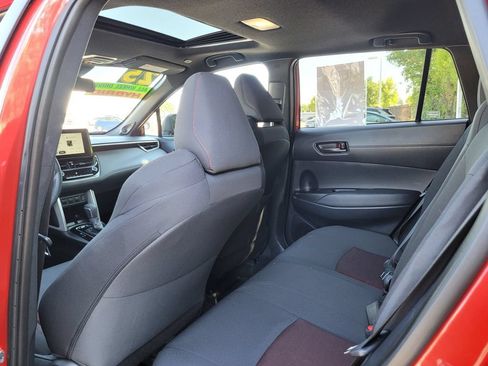 Used 2025 Toyota Corolla Cross AWD Hybrid w/ Moonroof Package image 15