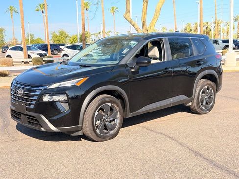 Used 2025 Nissan Rogue SV AWD/4WD image 2