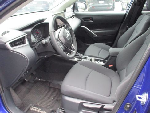 Used 2024 Toyota Corolla Cross LE AWD/4WD image 11
