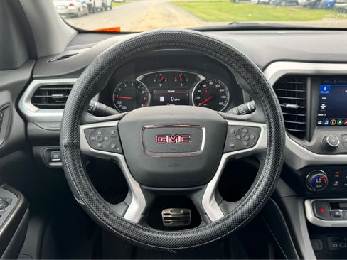Used 2023 GMC Acadia SLT w/ Preferred Package FWD image 17