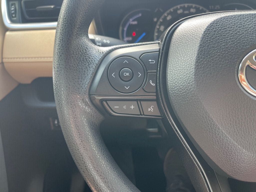 Used 2025 Toyota RAV4 LE AWD/4WD image 15