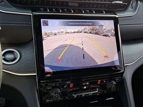 New 2025 Jeep Grand Cherokee Limited image 16