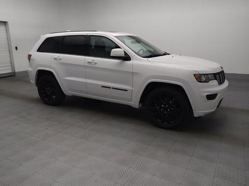 Used 2019 Jeep Grand Cherokee Altitude RWD image 11
