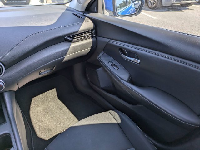 Used 2025 Nissan Sentra SV FWD image 17