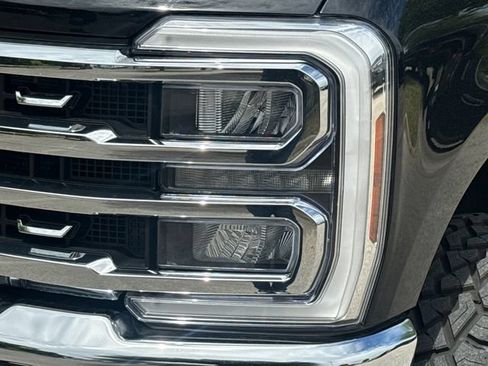 Used 2024 Ford F250 Lariat AWD/4WD image 4