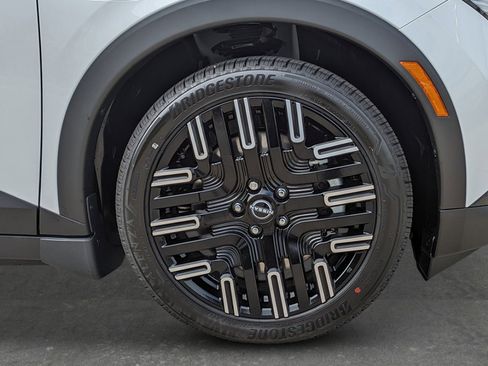 New 2026 Nissan Leaf Platinum+ w/ Cargo Package (Platinum+) FWD image 9