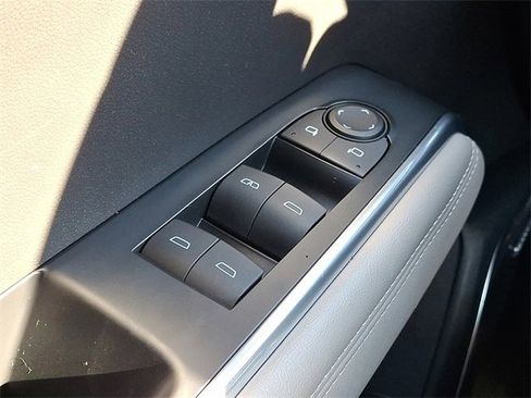 Used 2024 GMC Acadia Elevation image 24