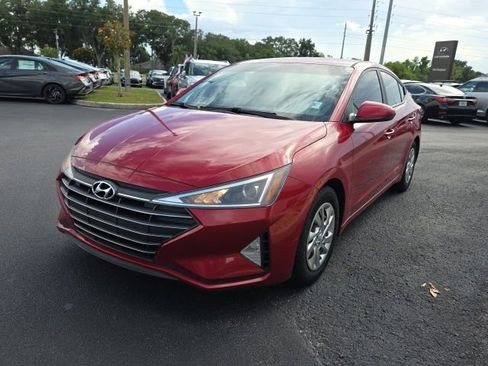 Used 2019 Hyundai Elantra SE w/ Cargo Package FWD image 2