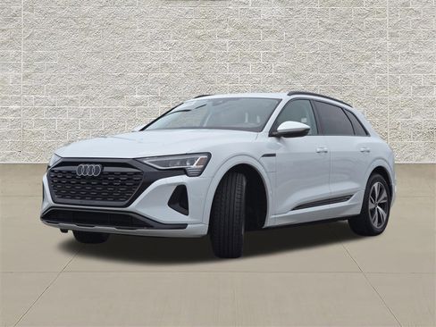 Certified 2024 Audi Q8 e-tron Premium AWD/4WD image 3