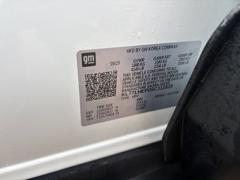 Used 2025 Chevrolet Trax LT FWD image 28