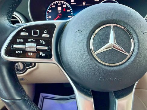 Used 2022 Mercedes-Benz GLC 300 4MATIC w/ Multimedia Package Lite image 26