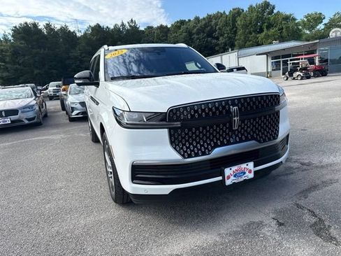 Used 2025 Lincoln Navigator Reserve AWD/4WD image 12