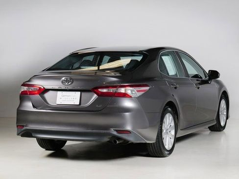 Used 2018 Toyota Camry LE FWD image 2