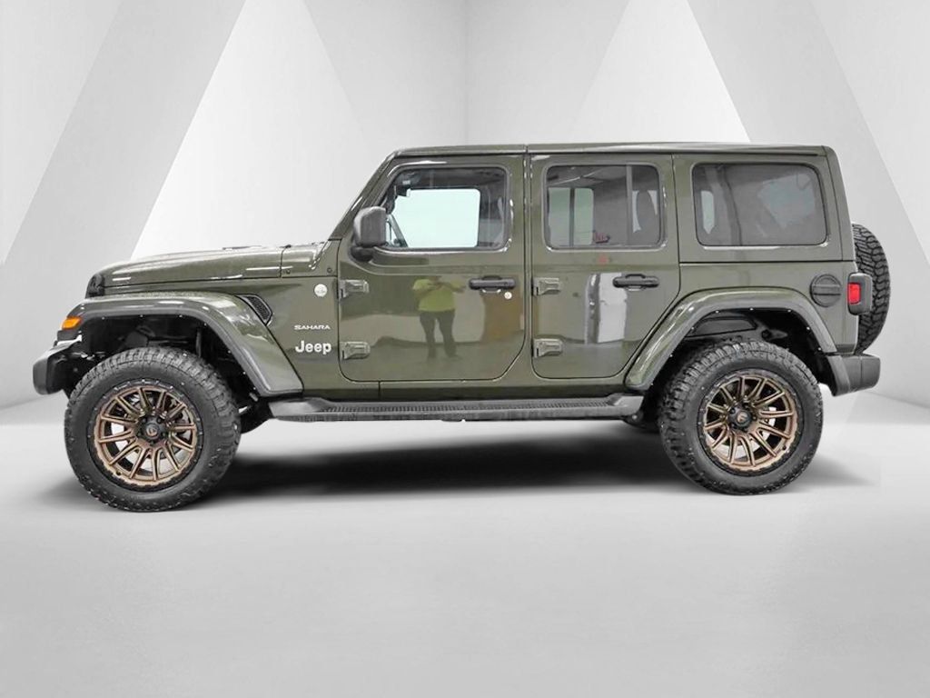Used 2022 Jeep Wrangler Unlimited Sahara AWD/4WD image 4