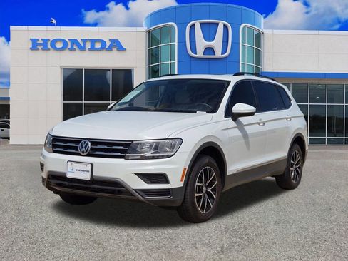 Used 2021 Volkswagen Tiguan SE w/ Panoramic Sunroof Package image 8