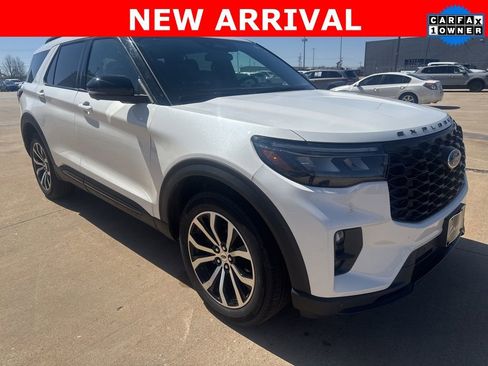 Used 2025 Ford Explorer ST-Line image 1