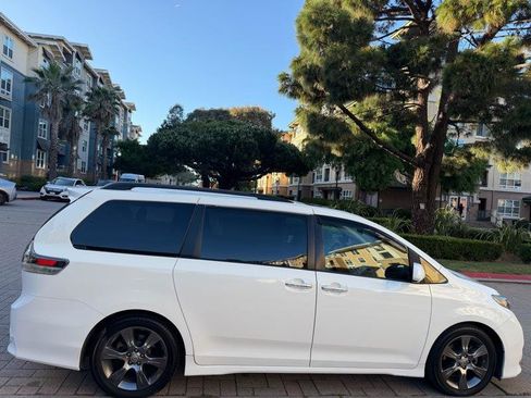 Used 2015 Toyota Sienna SE Premium FWD image 24