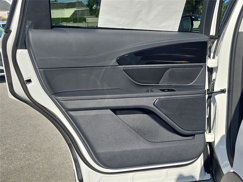 New 2026 Lincoln Nautilus Premier AWD/4WD image 10