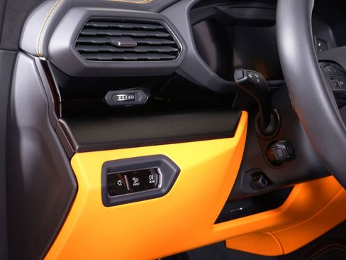 Used 2024 Lamborghini Urus S image 33