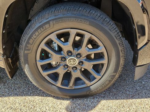 Used 2024 Toyota Sequoia Platinum AWD/4WD image 8