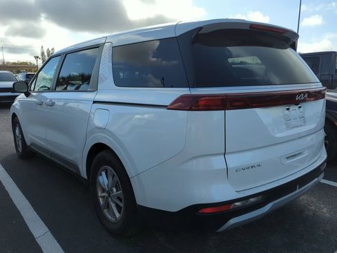 Used 2023 Kia Carnival LX image 7