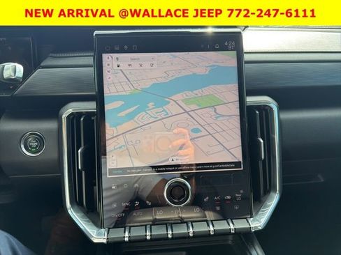 Used 2024 GMC Acadia Elevation w/ Super Cruise Package FWD image 13