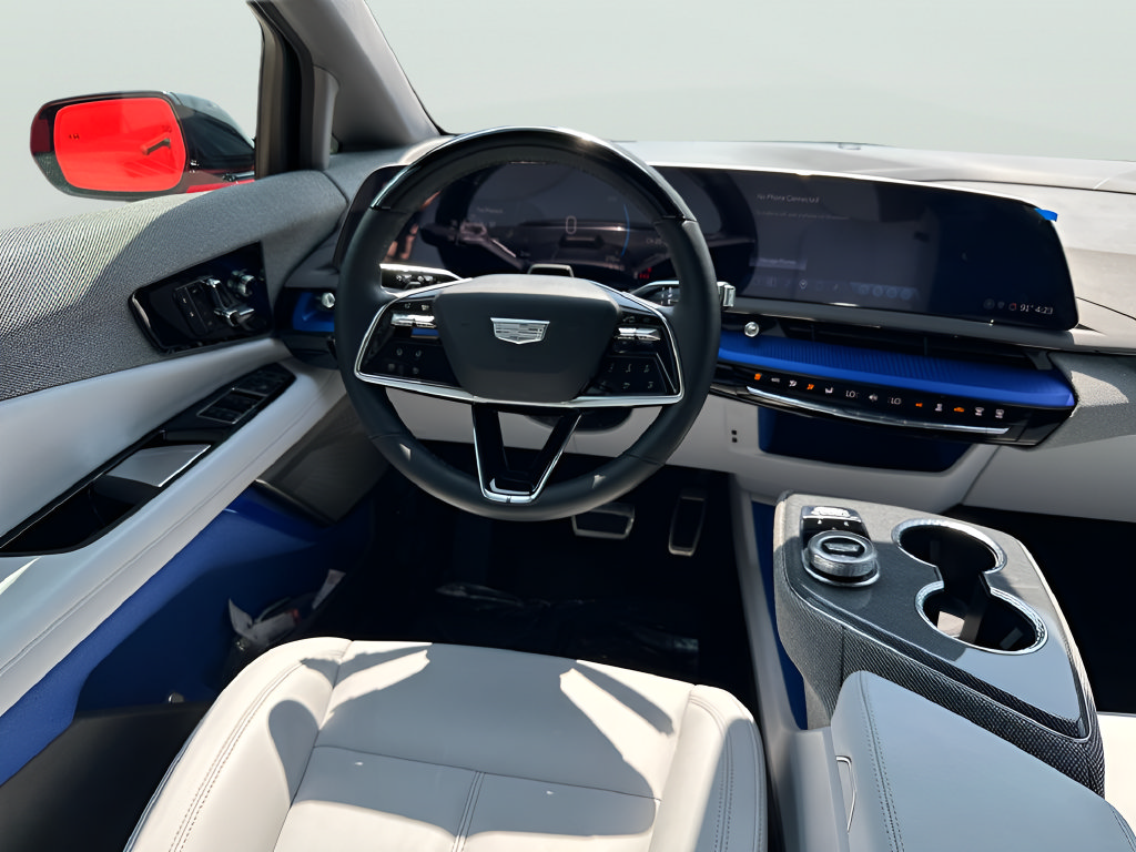 Certified 2025 Cadillac Optiq Sport 1 AWD/4WD image 36