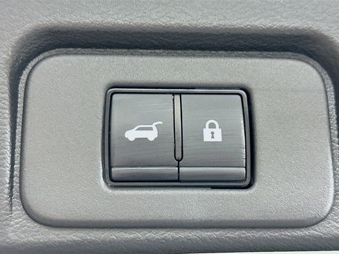 Used 2023 Nissan Rogue SL w/ SL Premium Package image 30