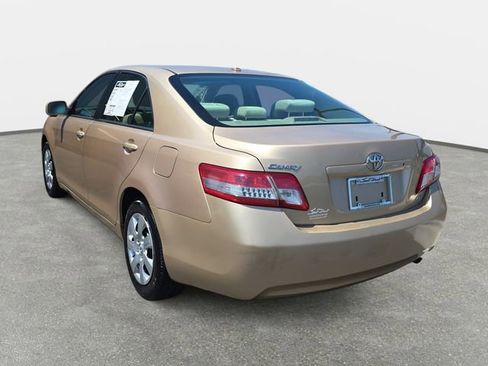 Used 2010 Toyota Camry LE FWD image 6