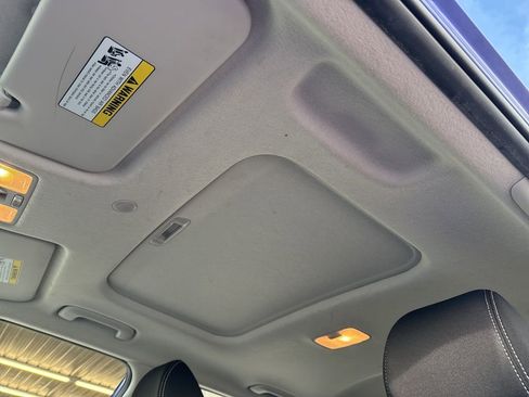 Used 2025 Hyundai Venue SEL image 21