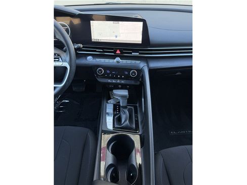 Used 2024 Hyundai Elantra Blue FWD image 10