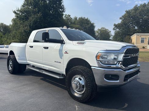 Used 2022 RAM 3500 Big Horn AWD/4WD image 2