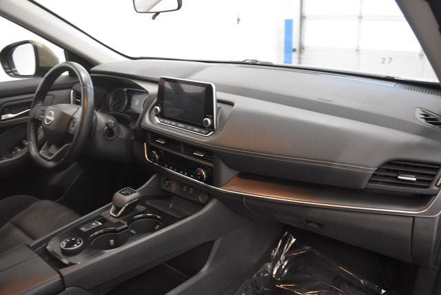 Used 2025 Nissan Rogue SV AWD/4WD image 18