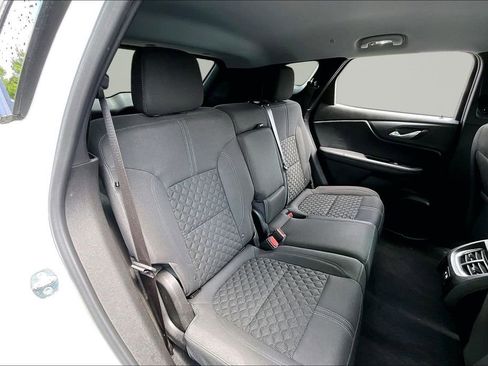 Used 2022 Chevrolet Blazer LT FWD image 17