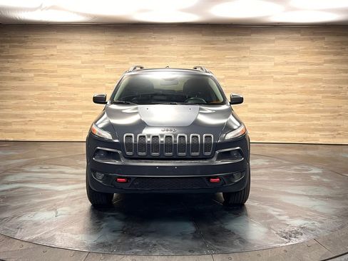 Used 2016 Jeep Cherokee Trailhawk w/ Cold Weather Group image 15