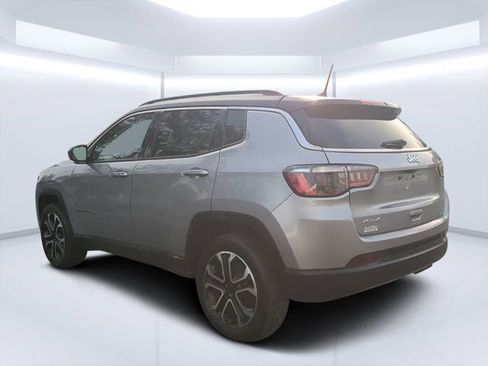 Used 2022 Jeep Compass Limited image 5